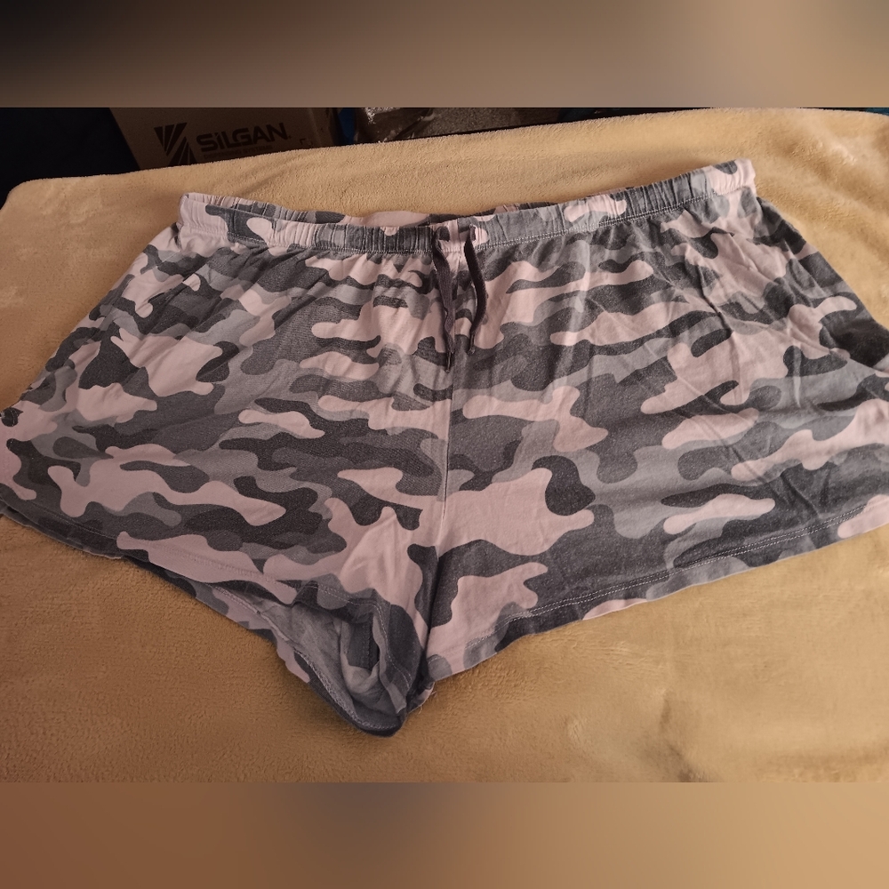 Women's size 2XL,  Secret Treasures pajama shorts